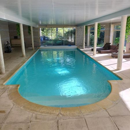 Au Charme Du Lac Espace Bien Etre Et Piscine Chauffe Proche Parc Et Restaurant Du Casino Forges-les-Eaux Ngoại thất bức ảnh
