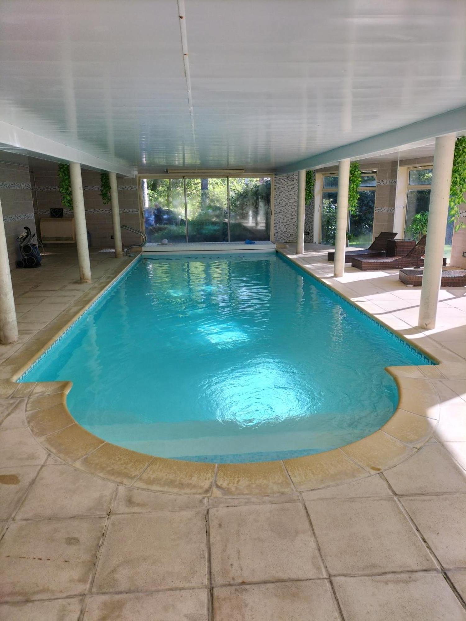 Au Charme Du Lac Espace Bien Etre Et Piscine Chauffe Proche Parc Et Restaurant Du Casino Forges-les-Eaux Ngoại thất bức ảnh